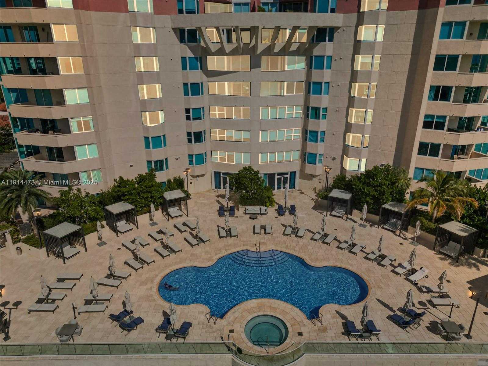 Small Image of 300 SOUTH POINTE DR #405, Miami Beach Number 33