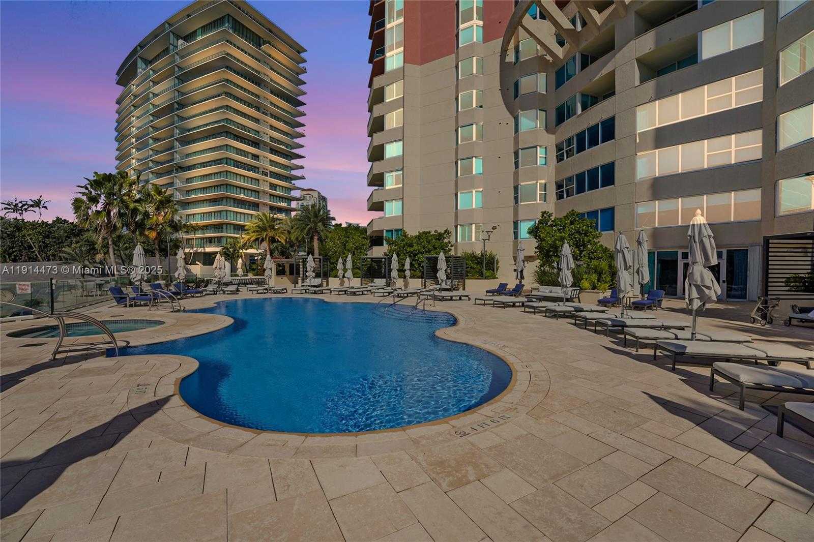 Small Image of 300 SOUTH POINTE DR #405, Miami Beach Number 36