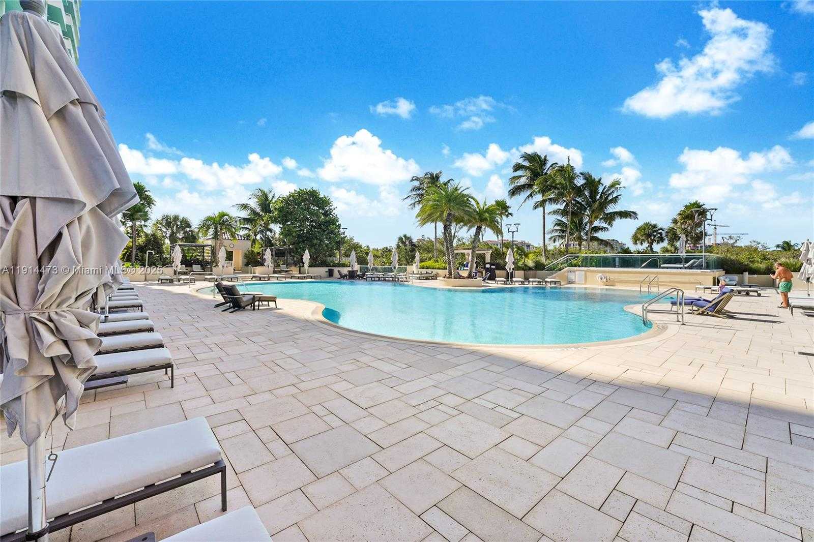 Small Image of 300 SOUTH POINTE DR #405, Miami Beach Number 39