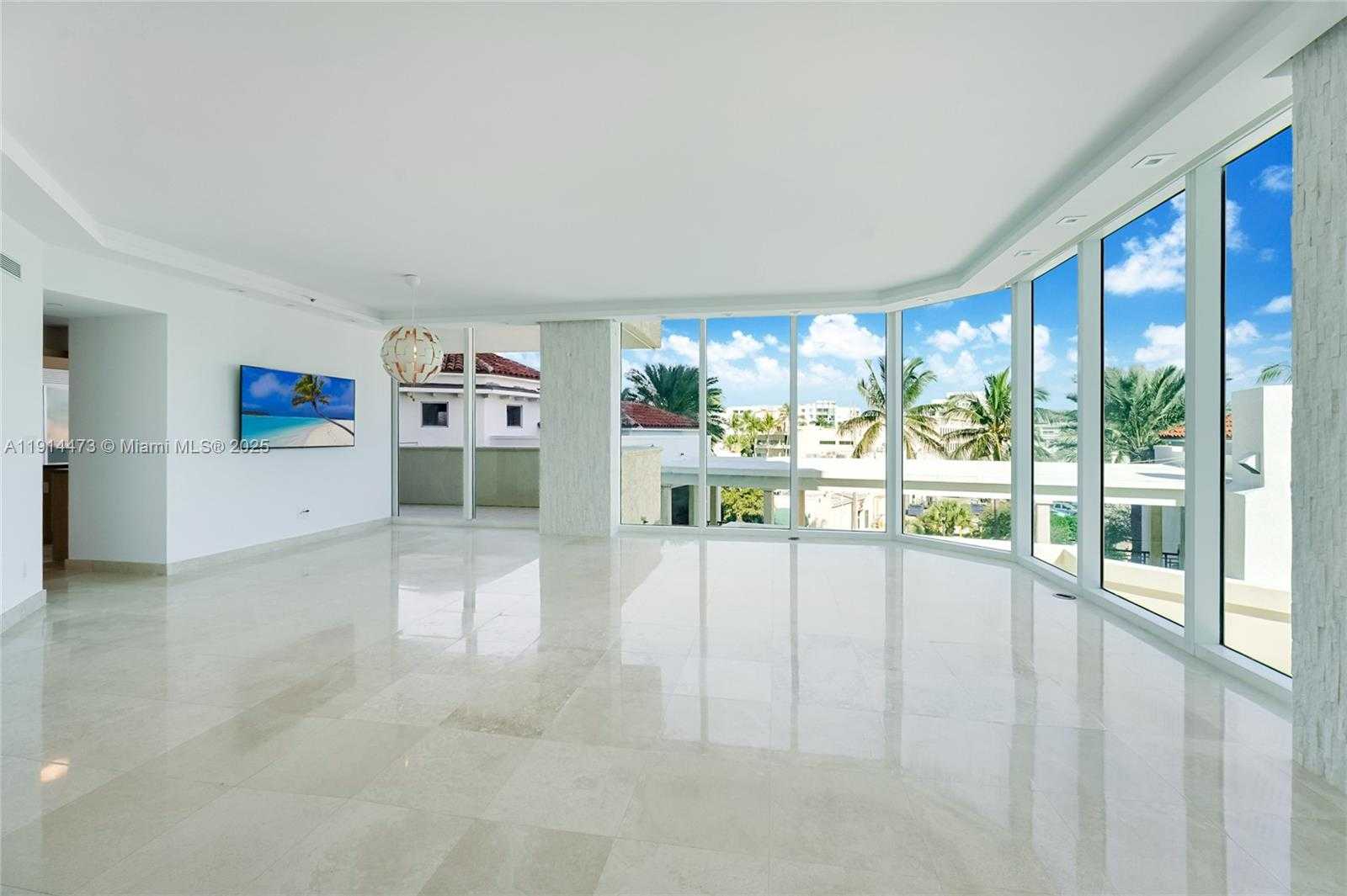 Small Image of 300 SOUTH POINTE DR #405, Miami Beach Number 4