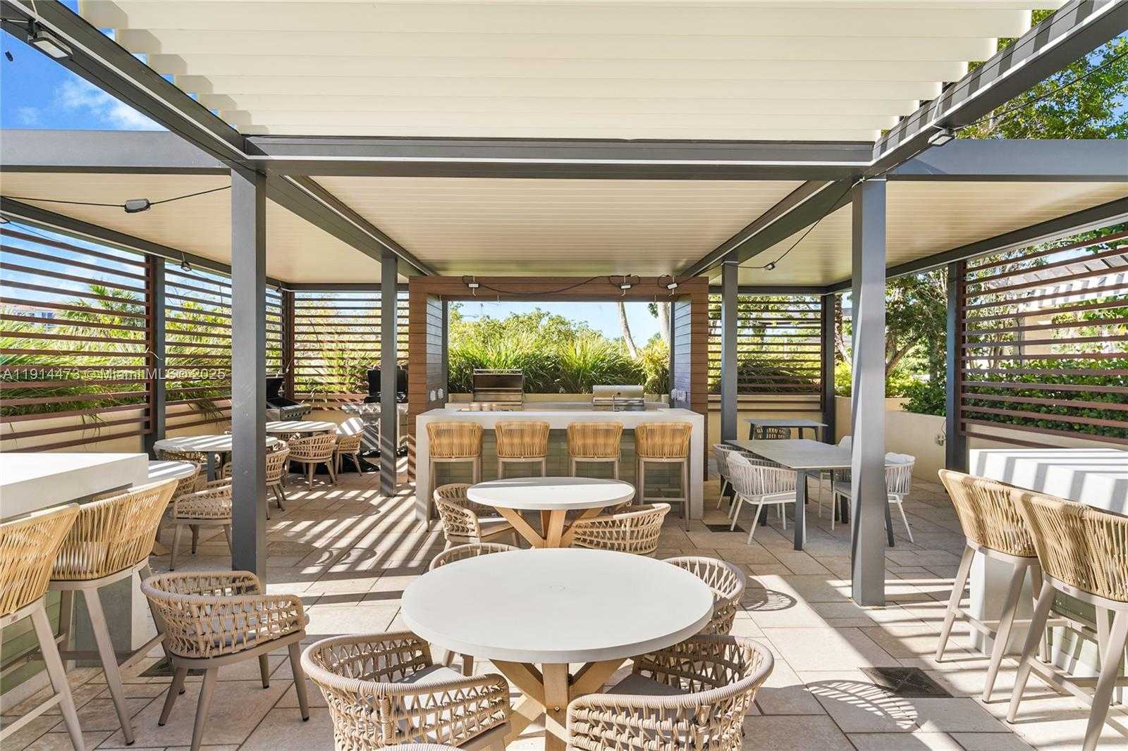 Small Image of 300 SOUTH POINTE DR #405, Miami Beach Number 41