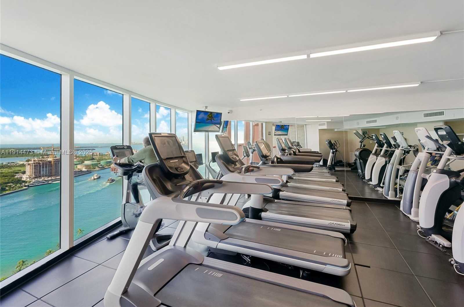 Small Image of 300 SOUTH POINTE DR #405, Miami Beach Number 46