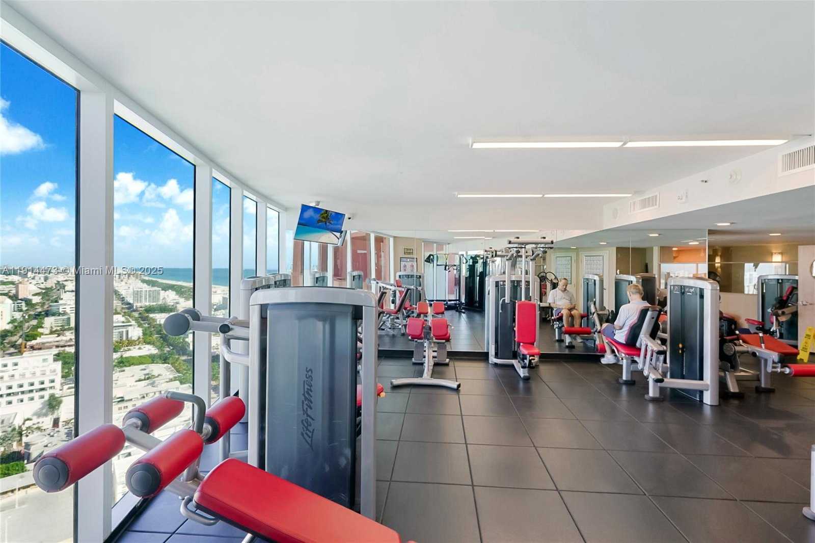 Small Image of 300 SOUTH POINTE DR #405, Miami Beach Number 47