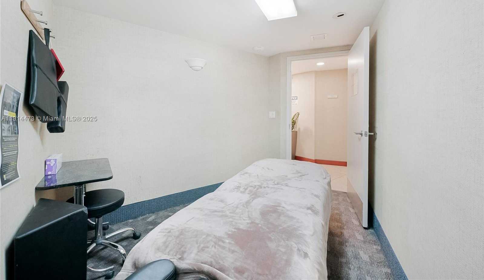 Small Image of 300 SOUTH POINTE DR #405, Miami Beach Number 48