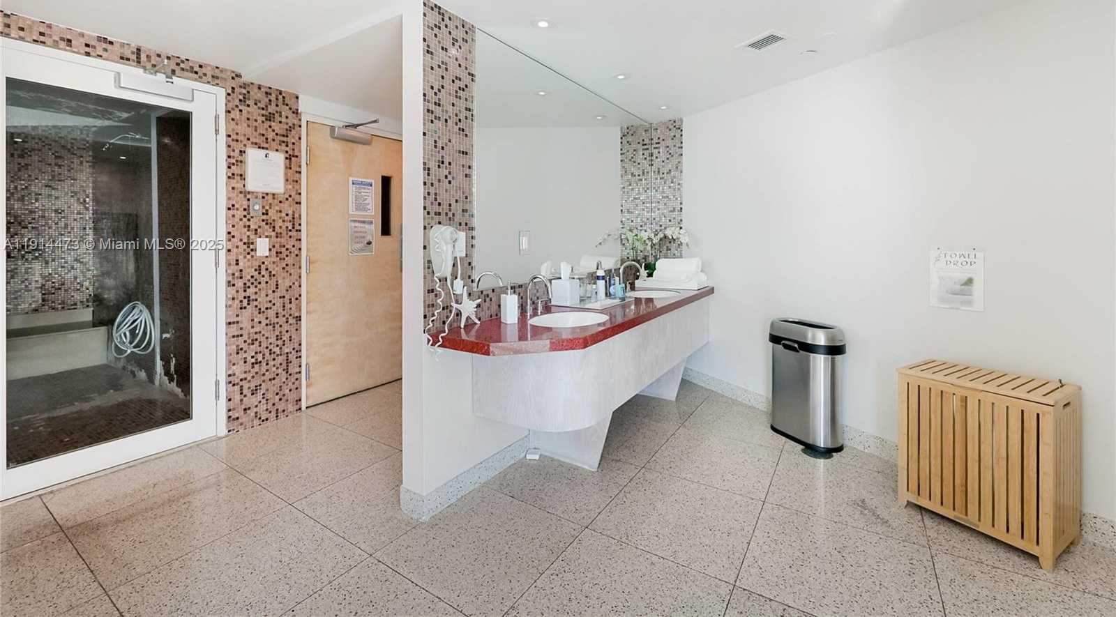 Small Image of 300 SOUTH POINTE DR #405, Miami Beach Number 49