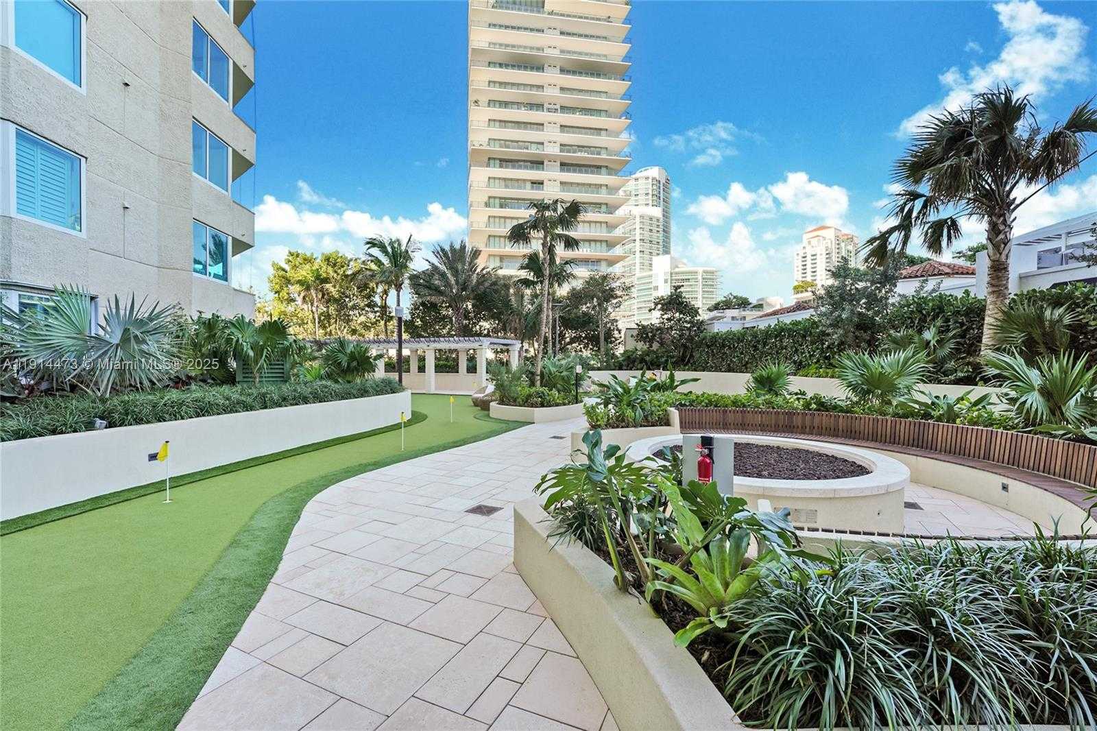 Small Image of 300 SOUTH POINTE DR #405, Miami Beach Number 57
