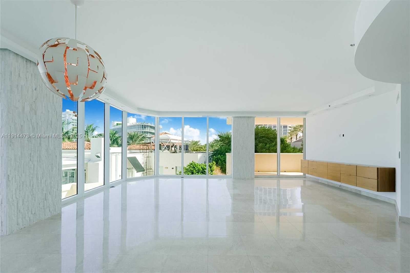 Small Image of 300 SOUTH POINTE DR #405, Miami Beach Number 6