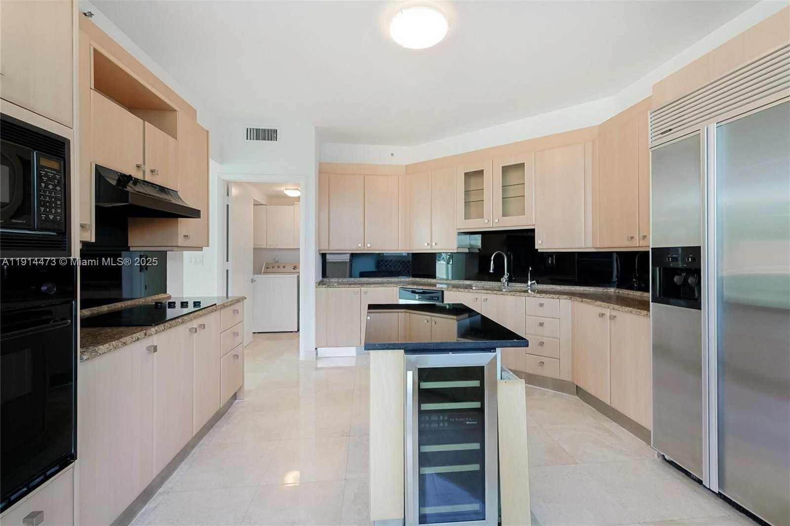 Small Image of 300 SOUTH POINTE DR #405, Miami Beach Number 8