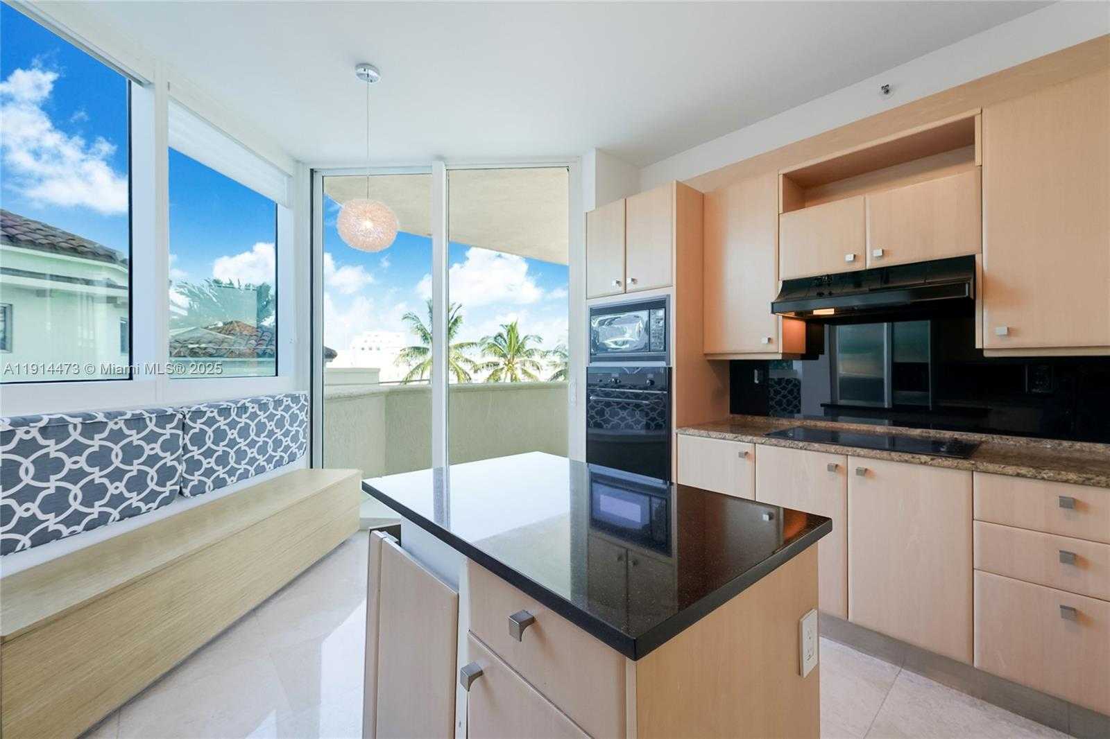 Small Image of 300 SOUTH POINTE DR #405, Miami Beach Number 9