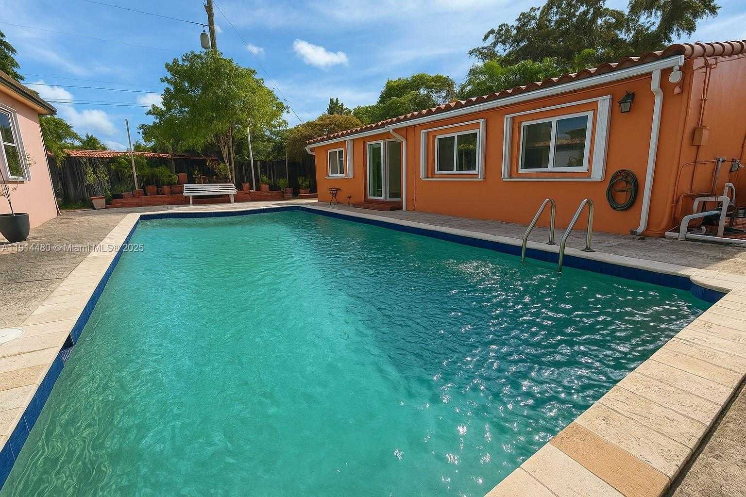Small Image of 413 SWAN AVE, Miami Springs Number 11
