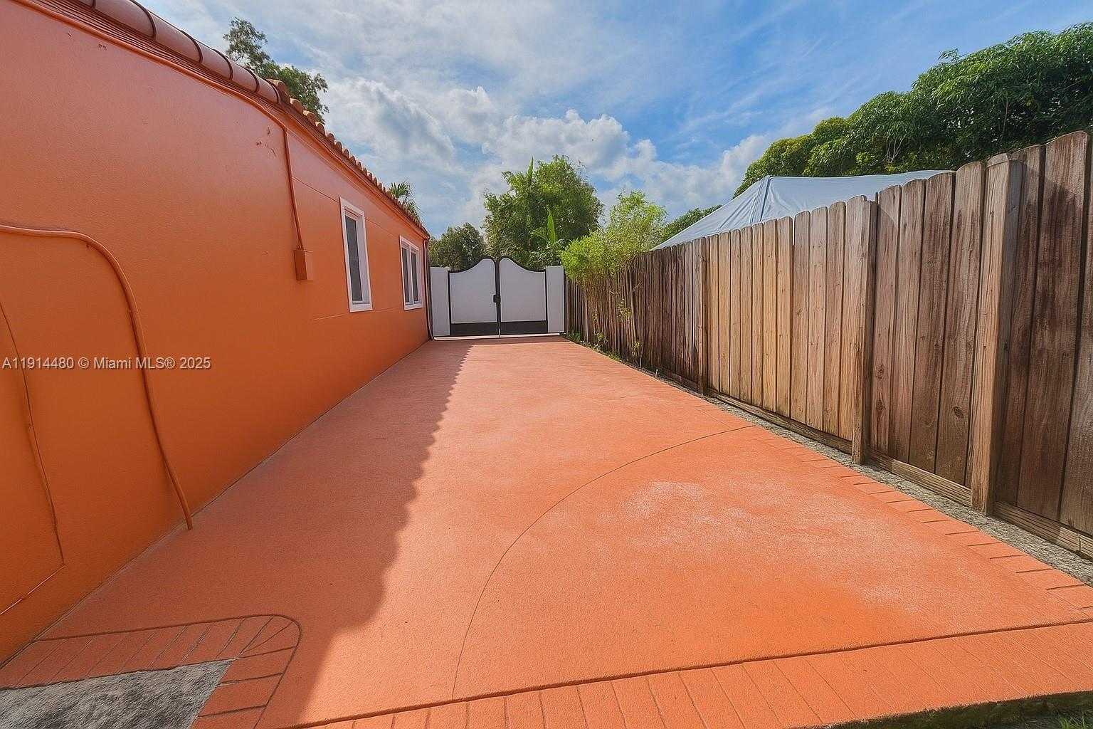 Small Image of 413 SWAN AVE, Miami Springs Number 12