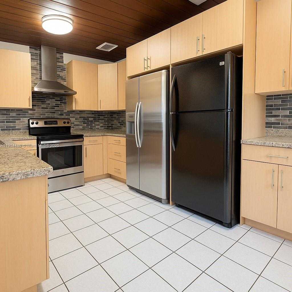 Small Image of 413 SWAN AVE, Miami Springs Number 5