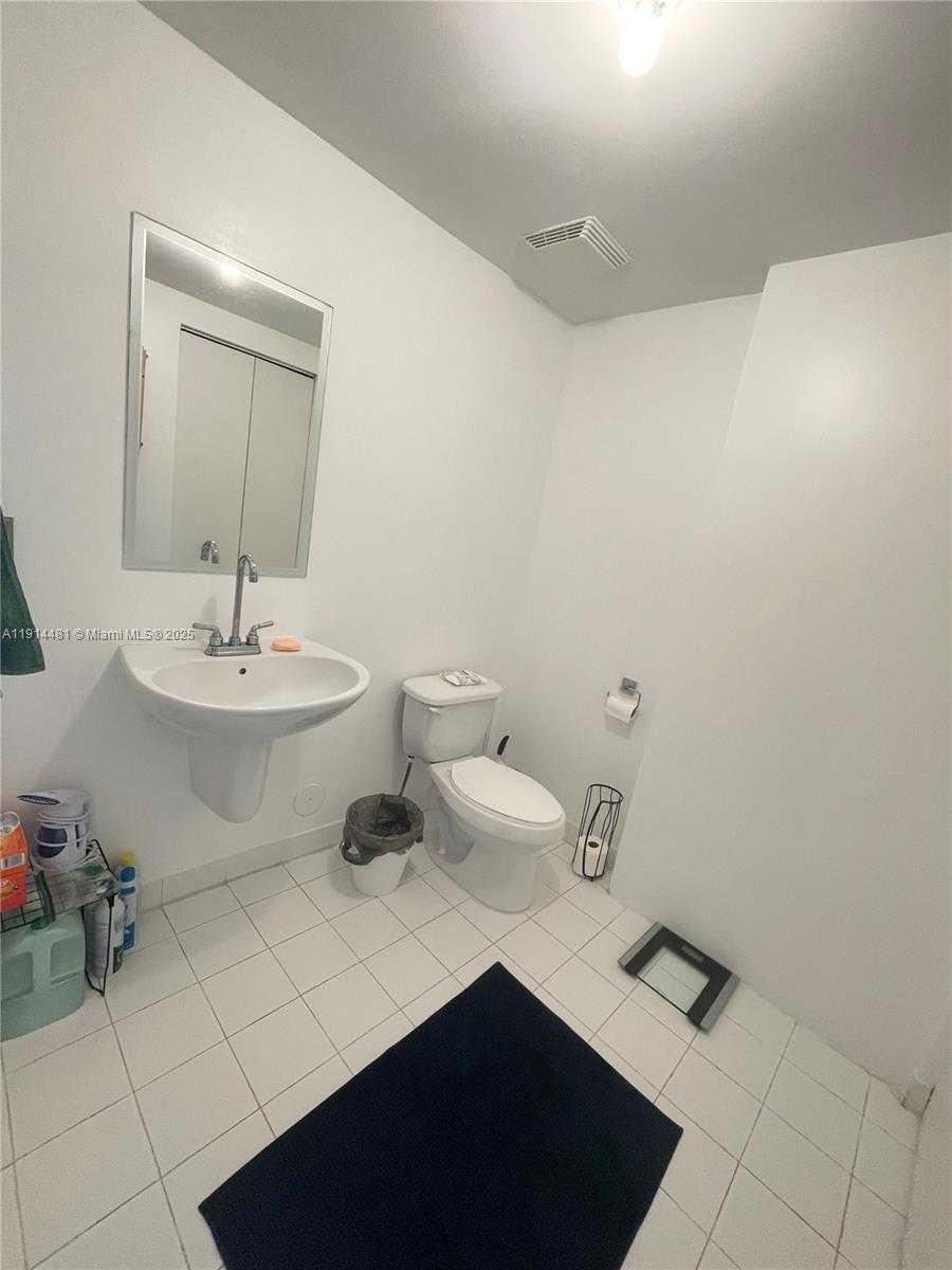 Small Image of 690 SOUTH WEST 1ST CT #1513, Miami Number 13