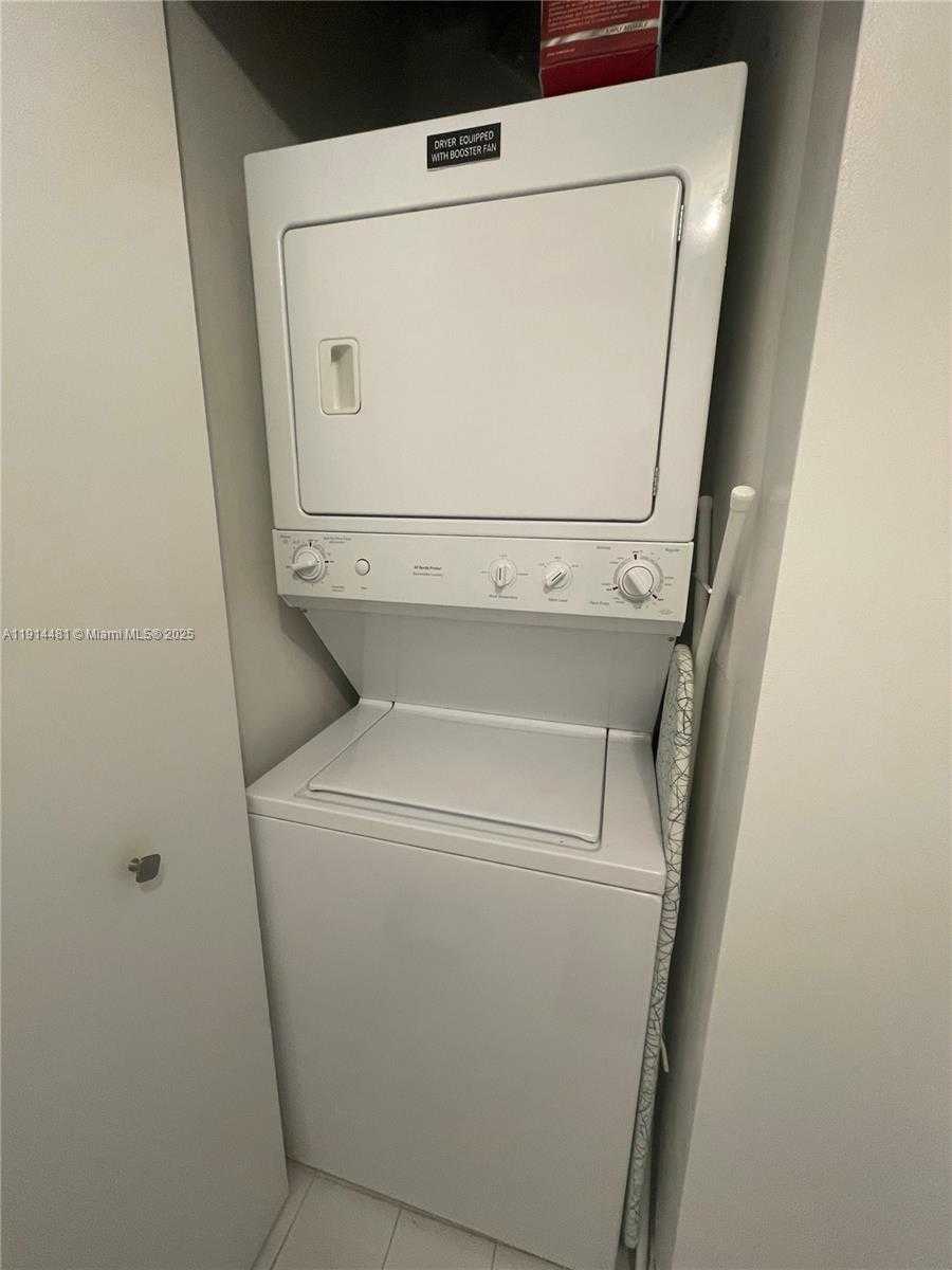 Small Image of 690 SOUTH WEST 1ST CT #1513, Miami Number 14