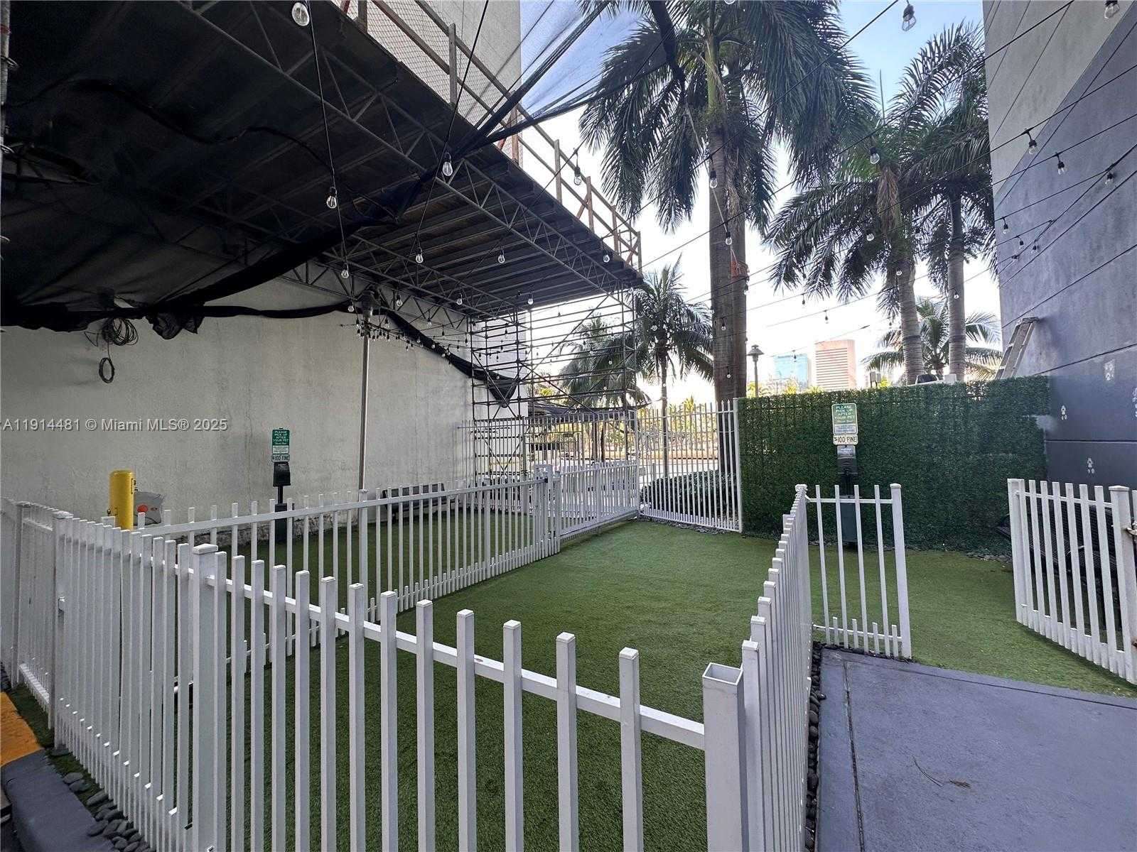 Small Image of 690 SOUTH WEST 1ST CT #1513, Miami Number 19