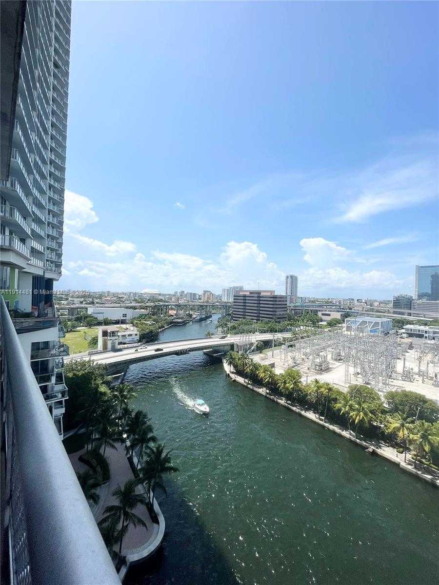 Small Image of 690 SOUTH WEST 1ST CT #1513, Miami Number 27