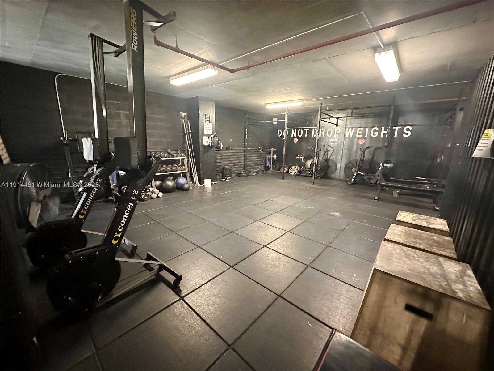 Small Image of 690 SOUTH WEST 1ST CT #1513, Miami Number 28