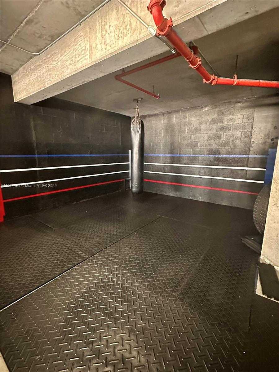 Small Image of 690 SOUTH WEST 1ST CT #1513, Miami Number 29