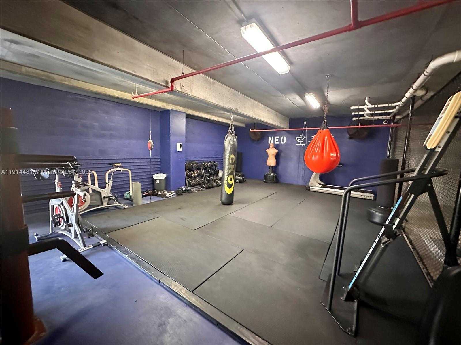 Small Image of 690 SOUTH WEST 1ST CT #1513, Miami Number 30