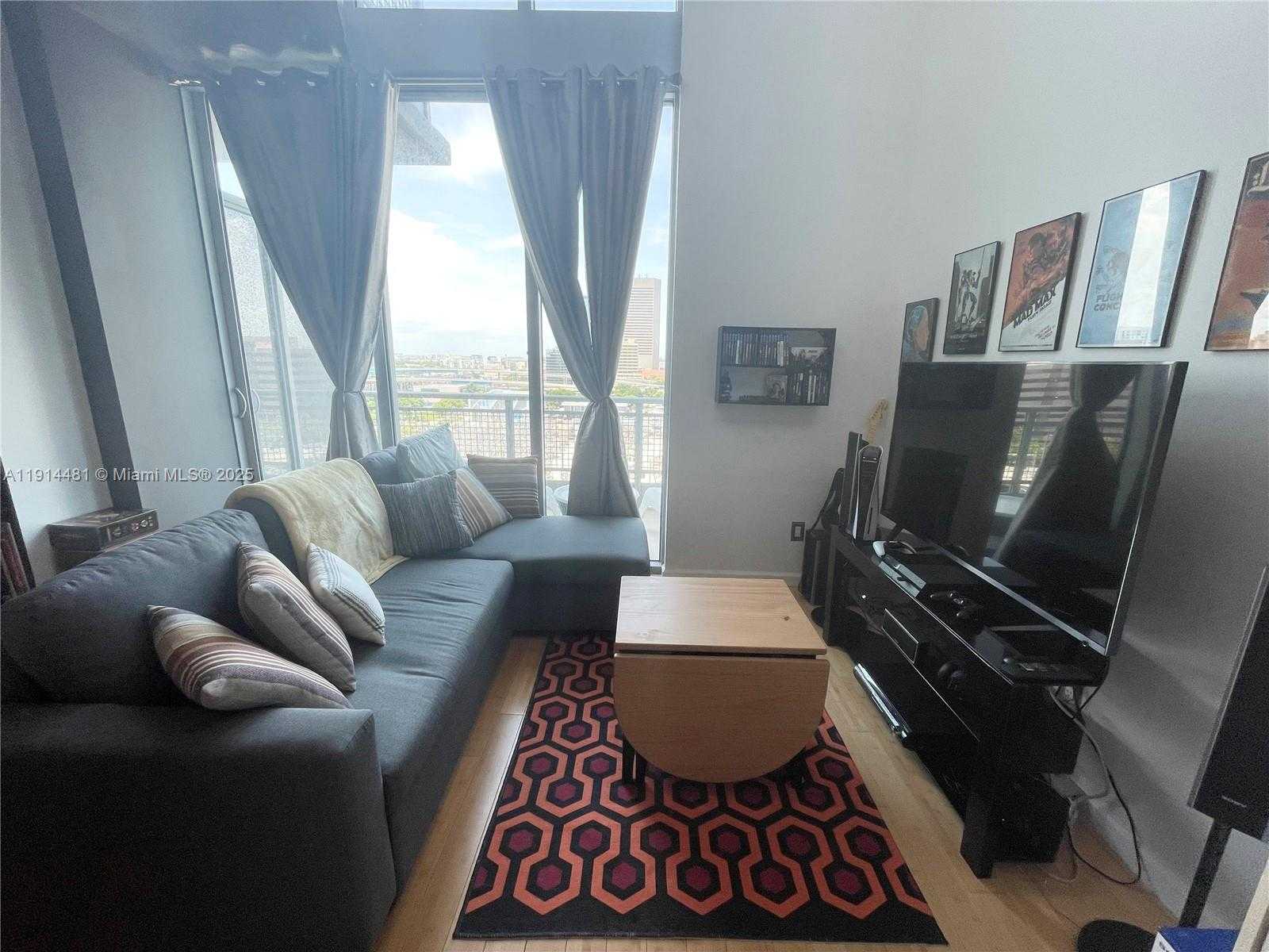 Small Image of 690 SOUTH WEST 1ST CT #1513, Miami Number 6