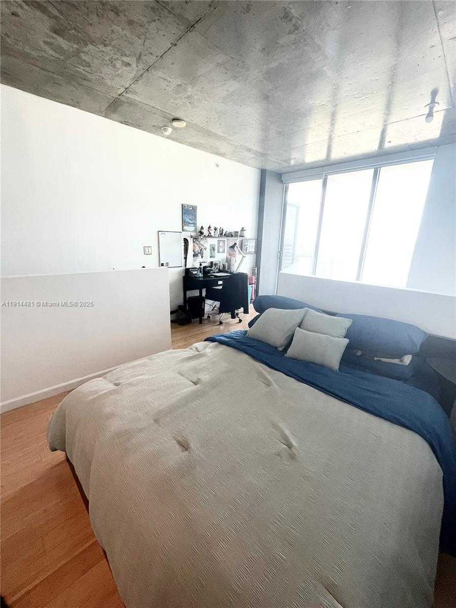 Small Image of 690 SOUTH WEST 1ST CT #1513, Miami Number 8