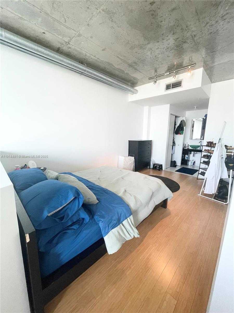 Small Image of 690 SOUTH WEST 1ST CT #1513, Miami Number 9