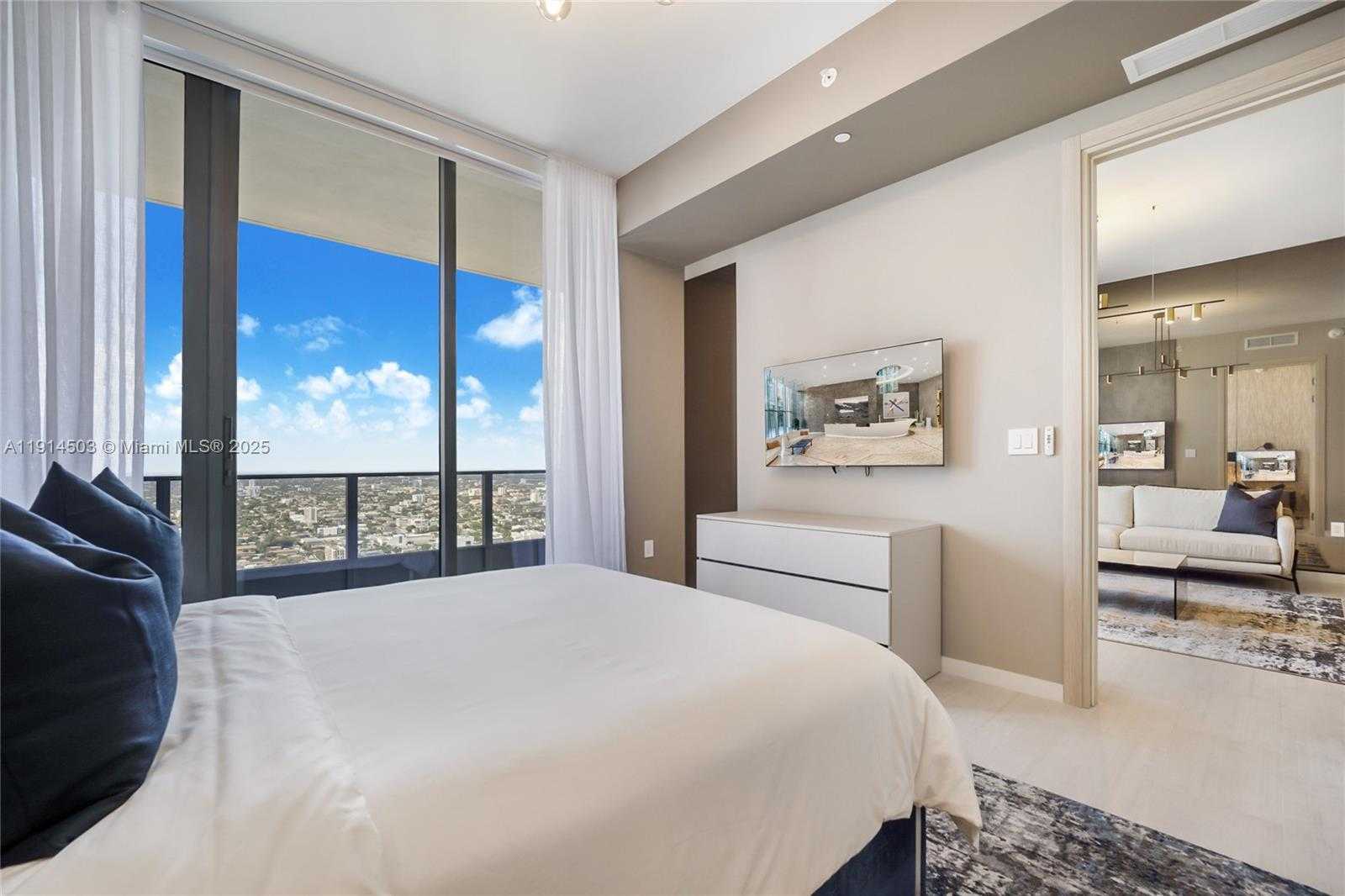 Small Image of 1000 BRICKELL PLZ #PH5006, Miami Number 15