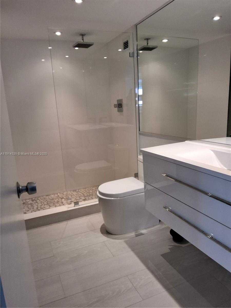 Small Image of 5161 COLLINS AVE #312, Miami Beach Number 24