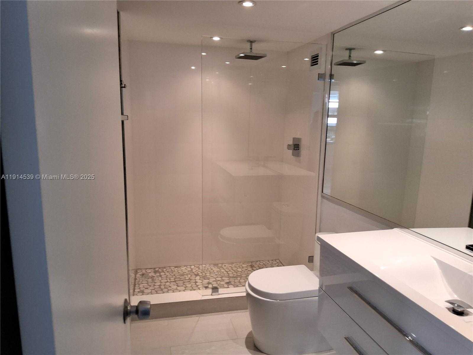 Small Image of 5161 COLLINS AVE #312, Miami Beach Number 25