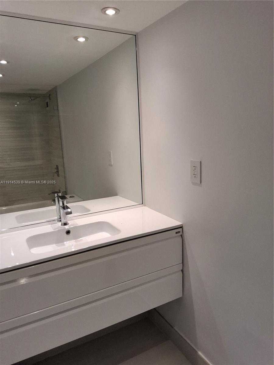 Small Image of 5161 COLLINS AVE #312, Miami Beach Number 30