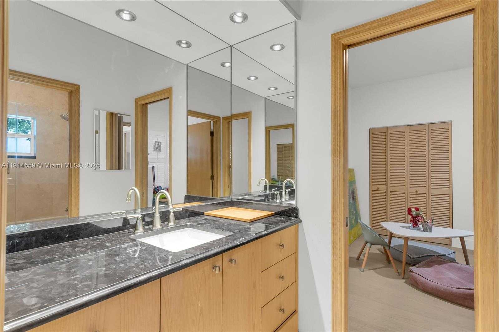 Small Image of 5794 SOUTH WEST 76TH TER, South Miami Number 24