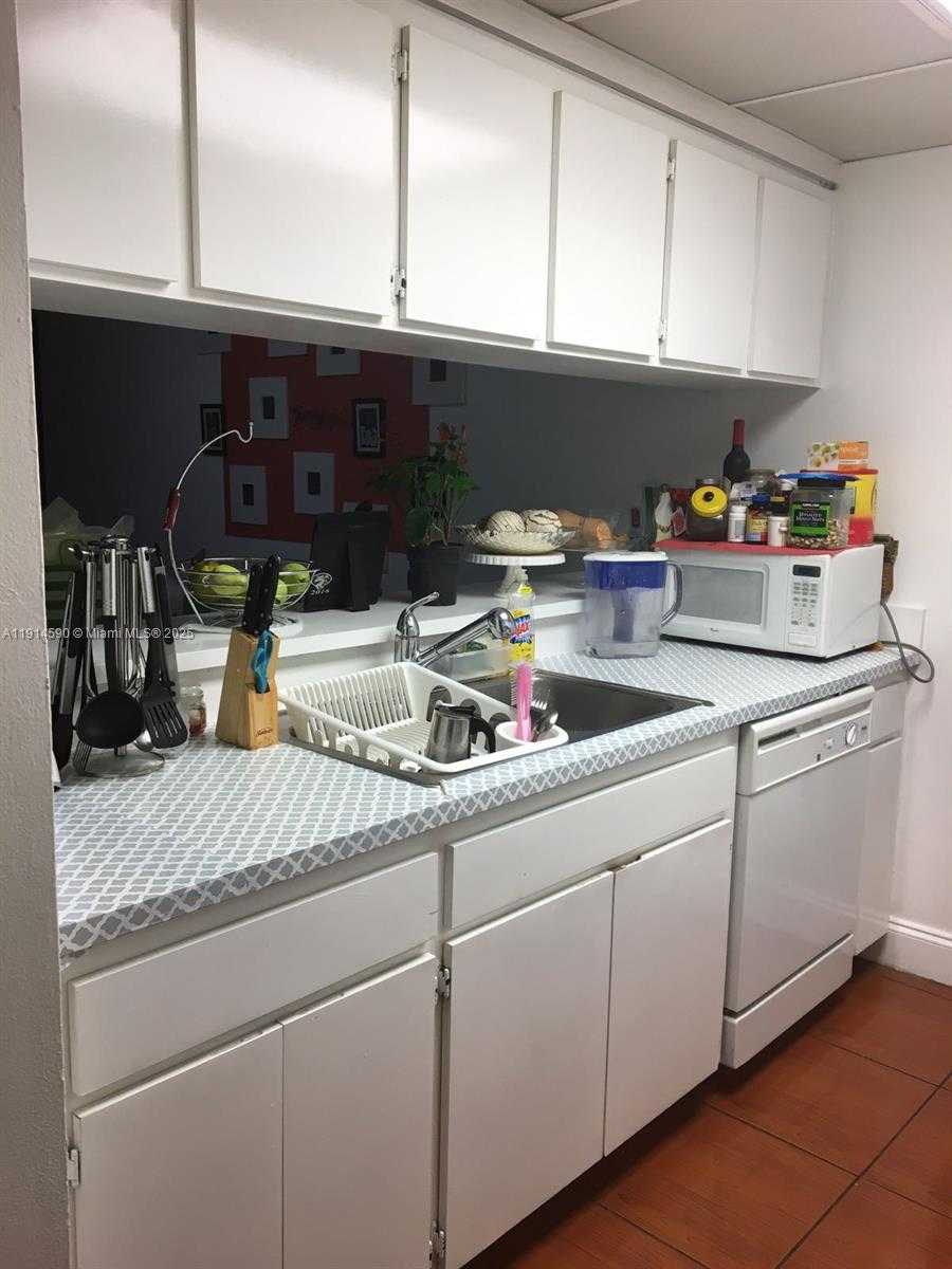 Small Image of 8160 GENEVA CT #512, Doral Number 4
