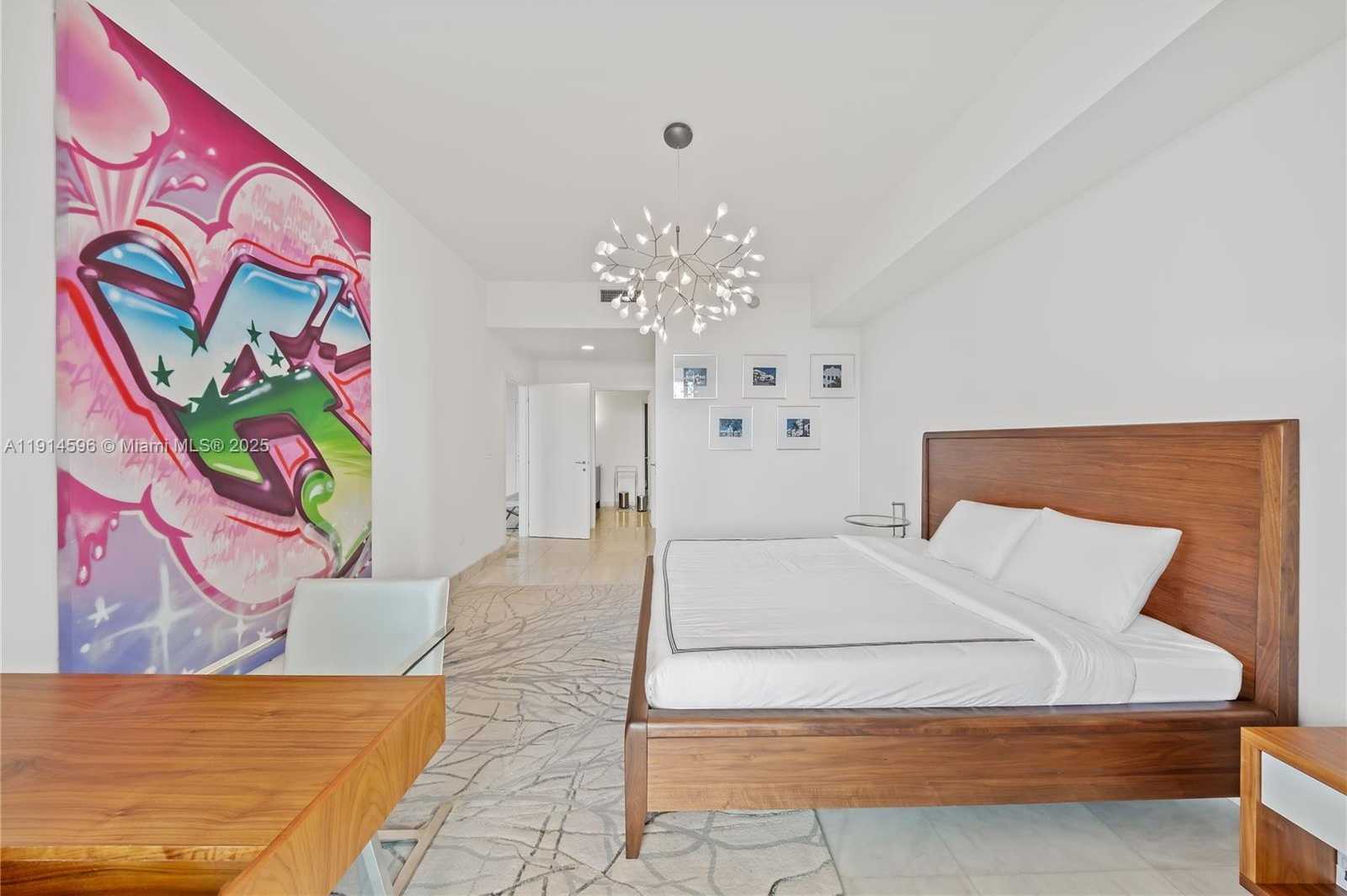 Small Image of 50 SOUTH POINTE DR #1206, Miami Beach Number 16