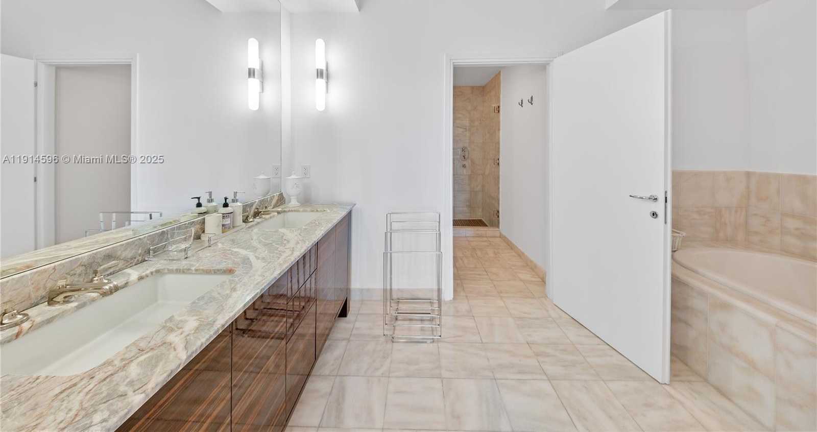 Small Image of 50 SOUTH POINTE DR #1206, Miami Beach Number 18