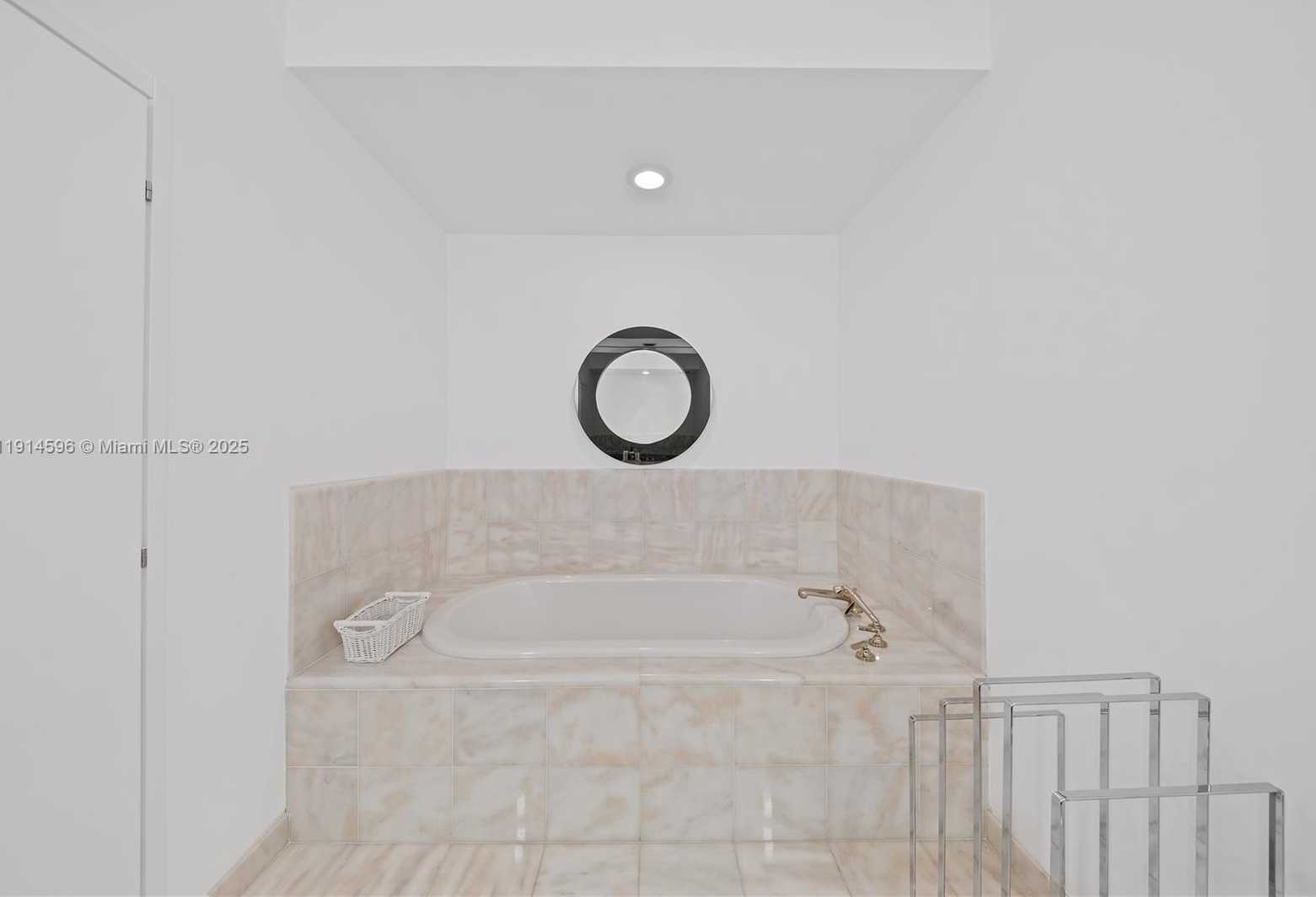 Small Image of 50 SOUTH POINTE DR #1206, Miami Beach Number 19