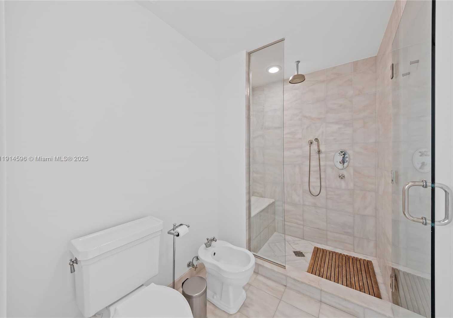 Small Image of 50 SOUTH POINTE DR #1206, Miami Beach Number 20