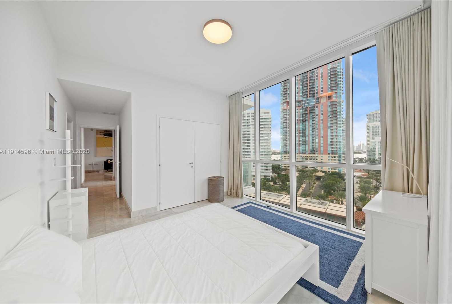 Small Image of 50 SOUTH POINTE DR #1206, Miami Beach Number 23
