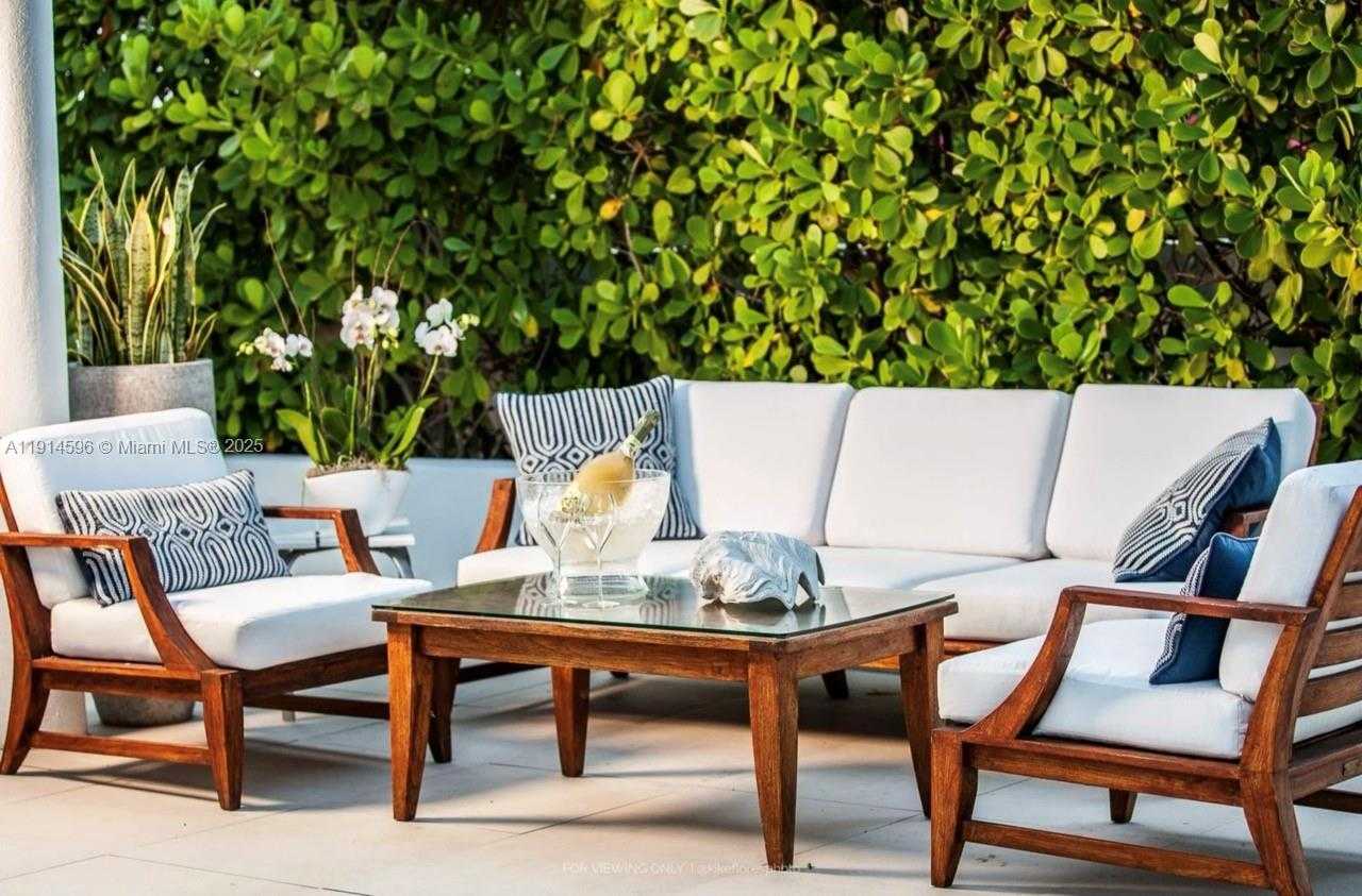 Small Image of 50 SOUTH POINTE DR #1206, Miami Beach Number 36