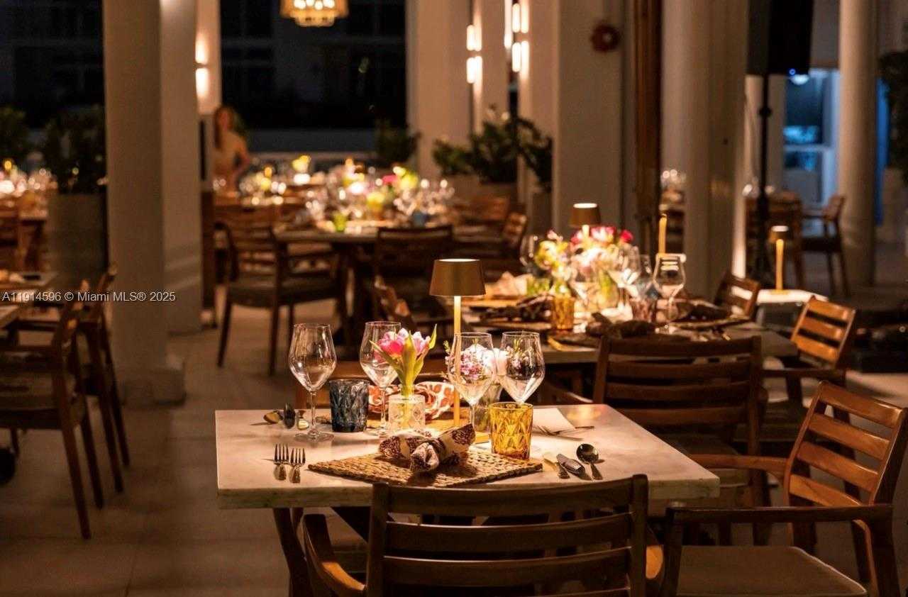 Small Image of 50 SOUTH POINTE DR #1206, Miami Beach Number 38