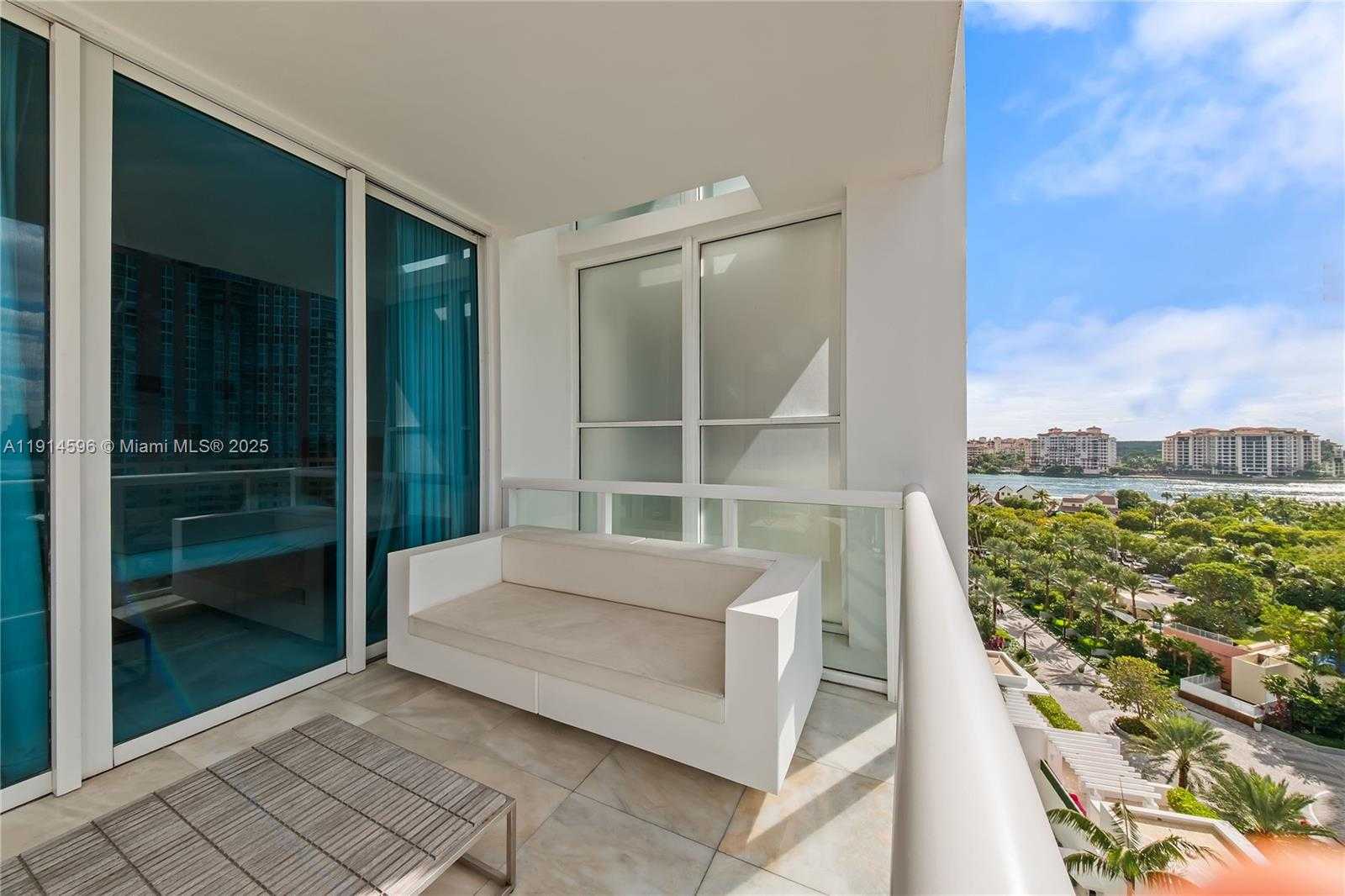 Small Image of 50 SOUTH POINTE DR #1206, Miami Beach Number 5