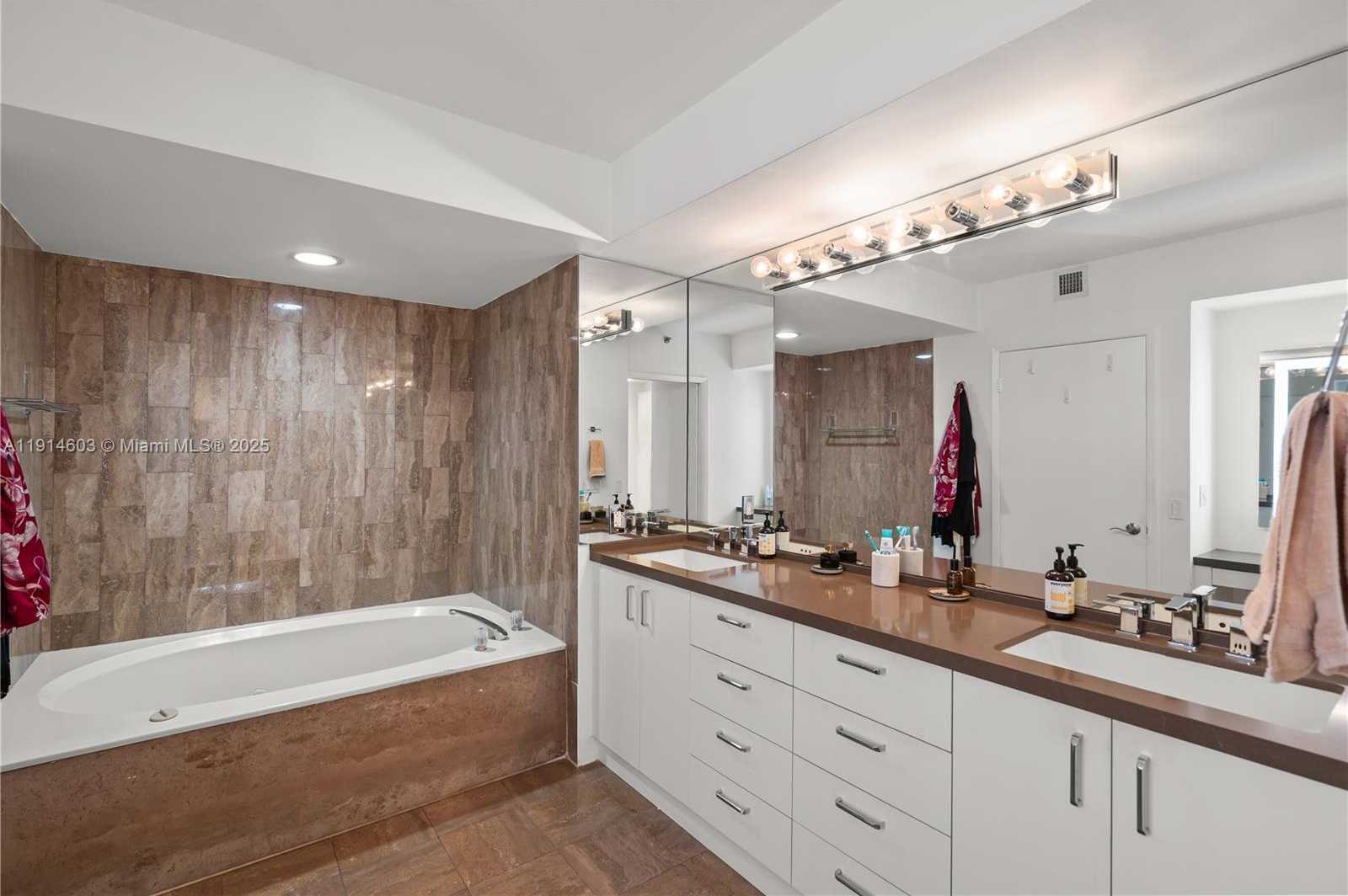 Small Image of 1581 BRICKELL AVE #1202, Miami Number 15