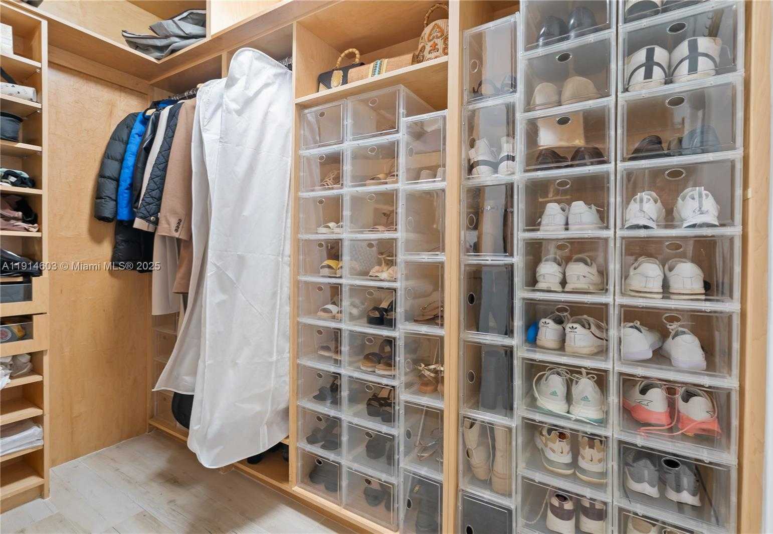 Small Image of 1581 BRICKELL AVE #1202, Miami Number 19