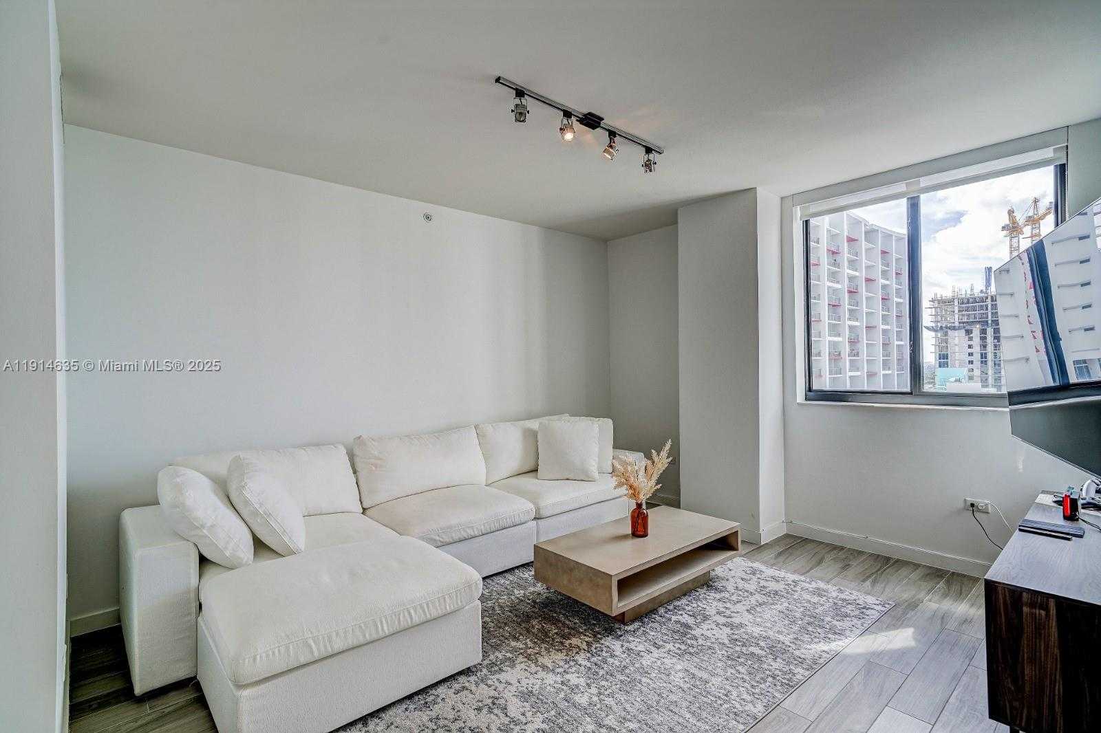 Small Image of 999 SOUTH WEST 1ST AVE #1612, Miami Number 5