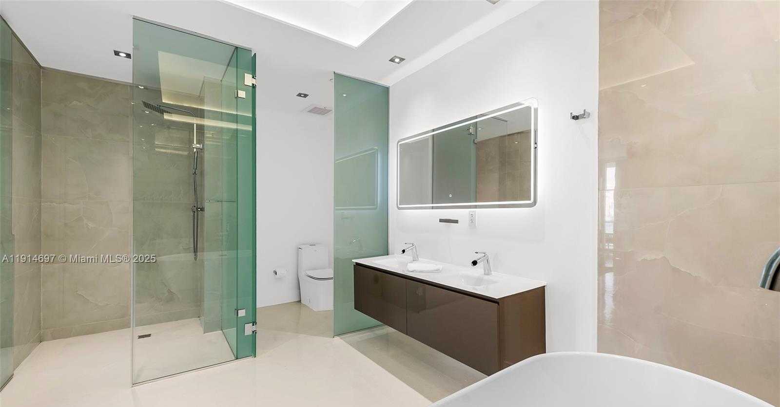 Small Image of 100 SOUTH POINTE DR #2306, Miami Beach Number 15