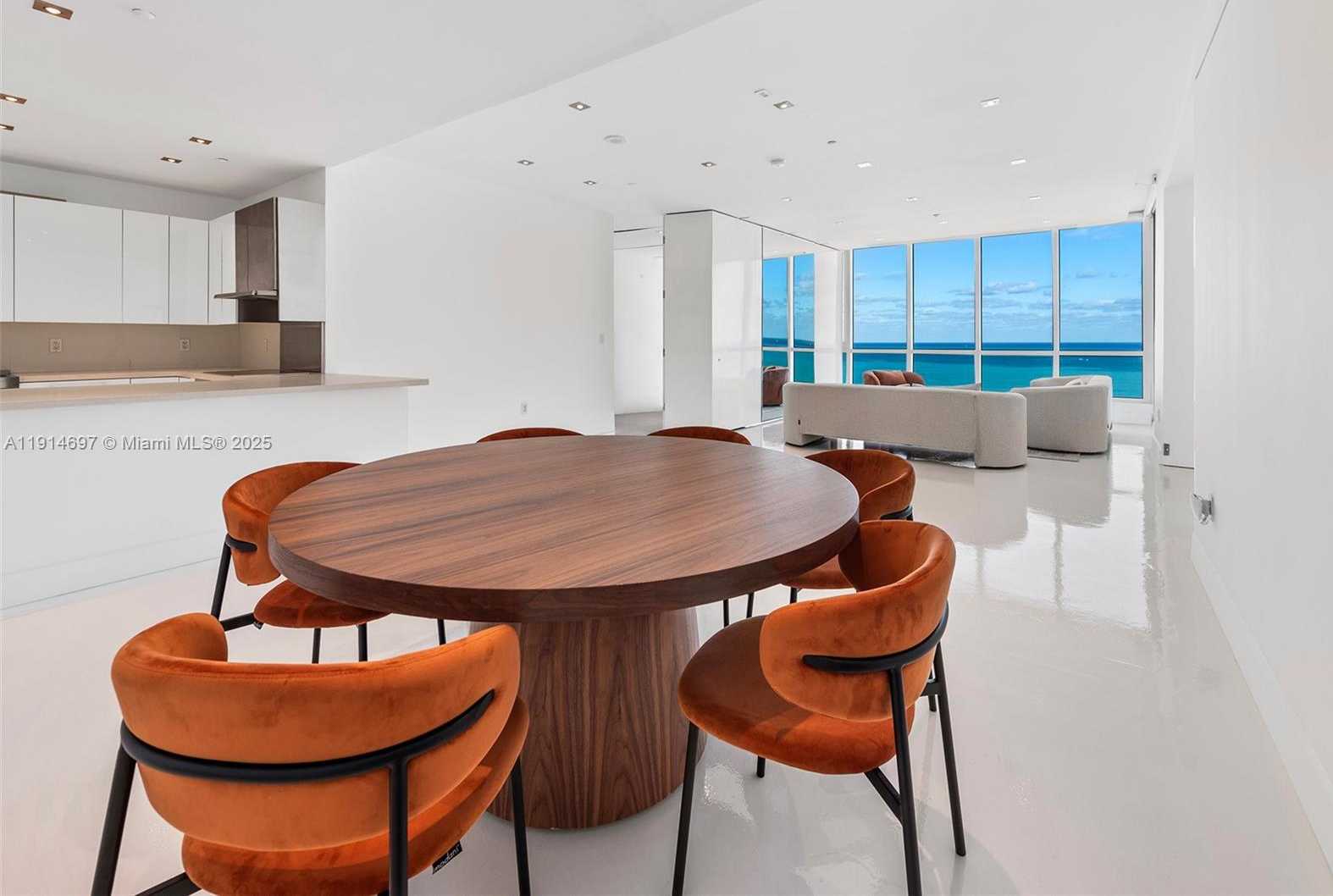 Small Image of 100 SOUTH POINTE DR #2306, Miami Beach Number 3