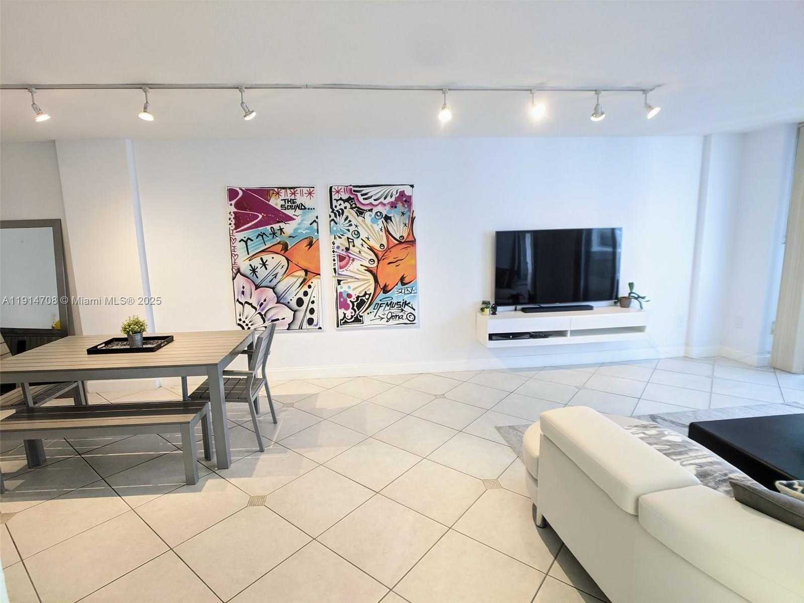Small Image of 800 WEST AVE #938, Miami Beach Number 3