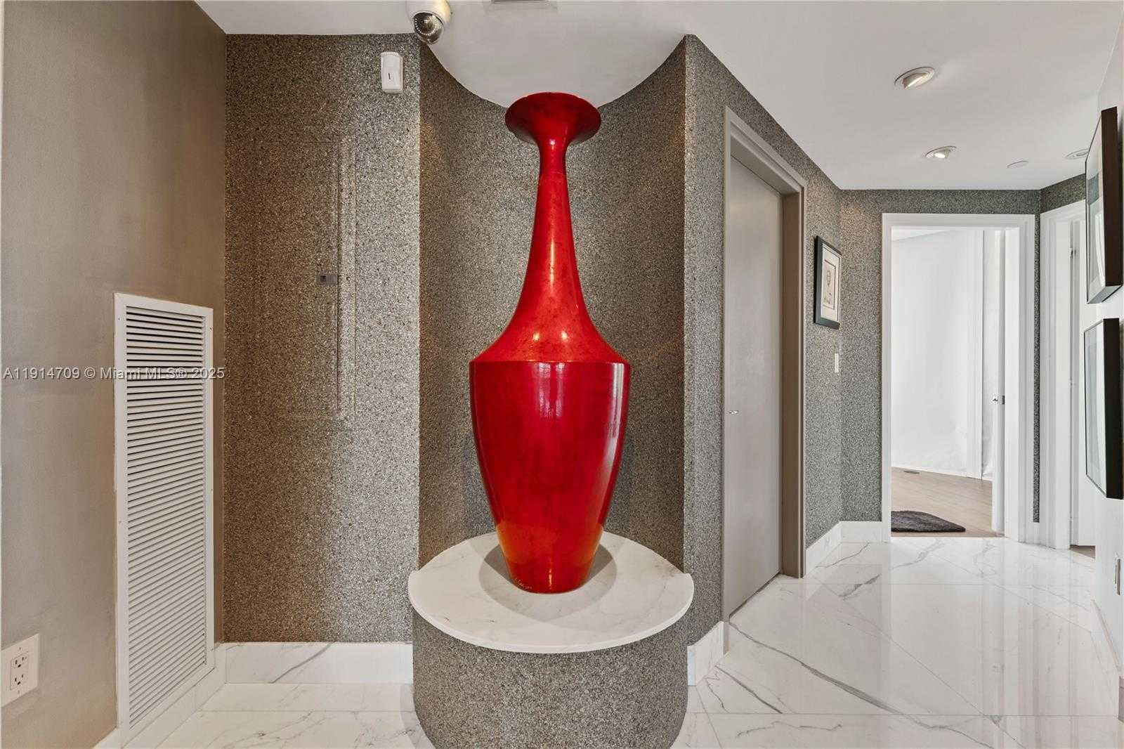 Small Image of 6000 INDIAN CREEK DR #PH 2501, Miami Beach Number 4