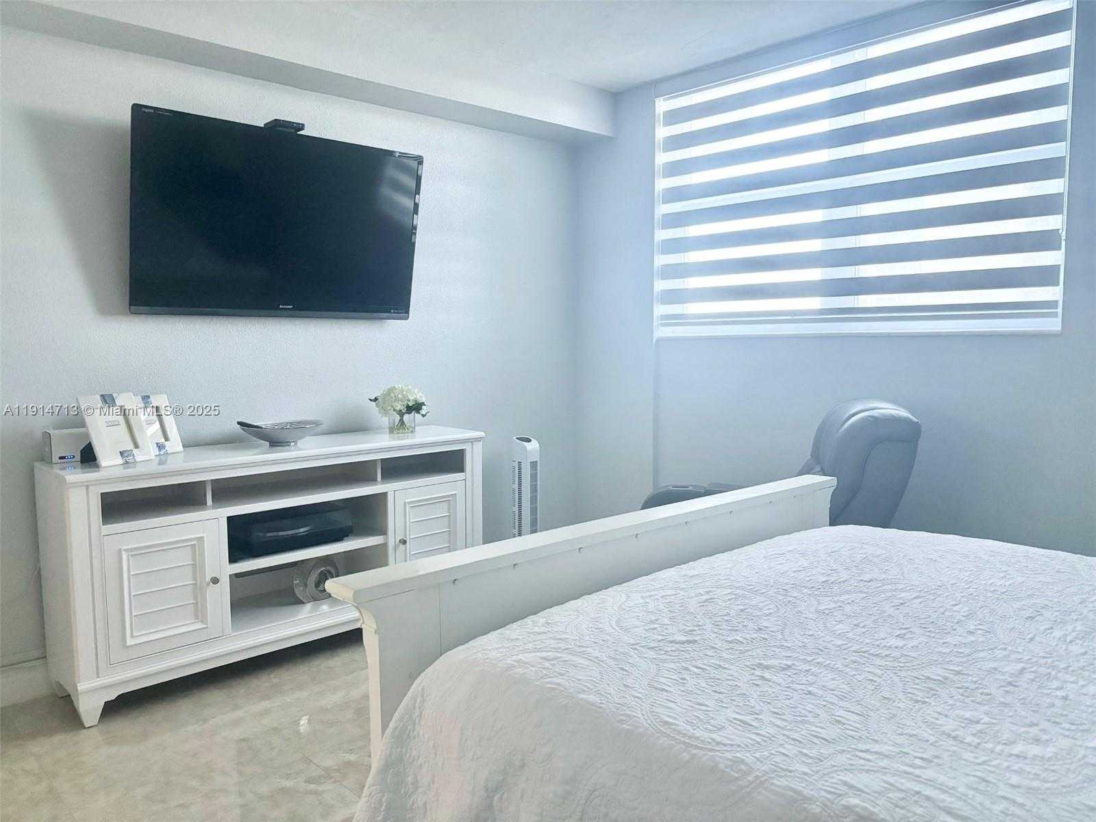 Small Image of 3001 SOUTH OCEAN DR #919, Hollywood Number 10