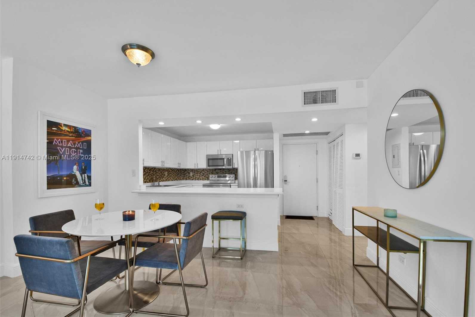 Small Image of 2301 COLLINS AVE #1002, Miami Beach Number 3