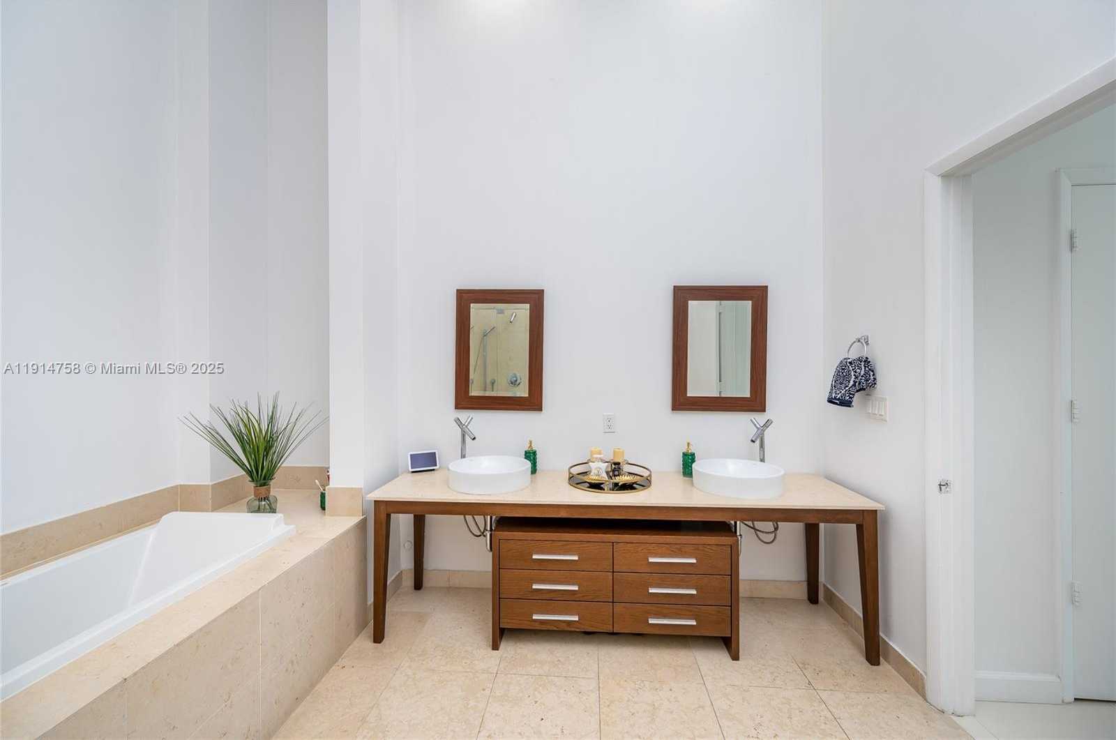 Small Image of 495 SOUTH EAST BRICKELL AVE #4103, Miami Number 23